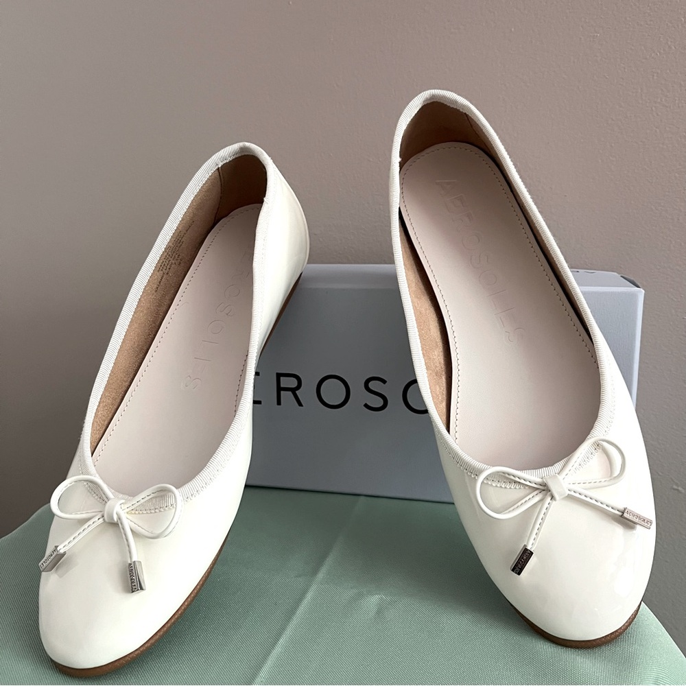 AEROSOLES White Ballet Flats with Bow Detail